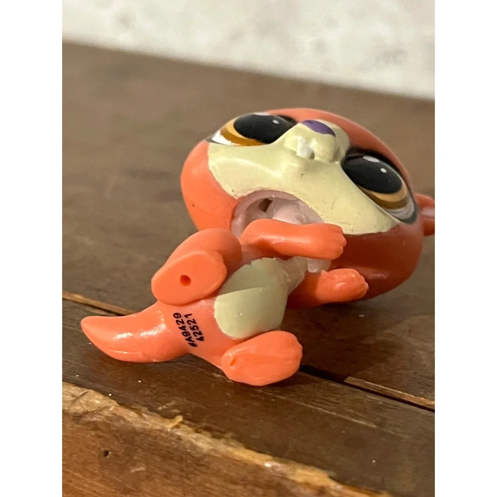 Littlest Pet Shop LPS Brown‎ Otter Owen Otterson #3745